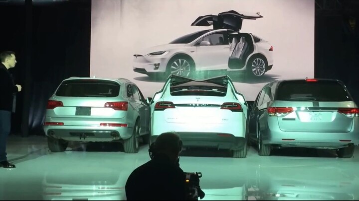 tesla_falcon_doors
