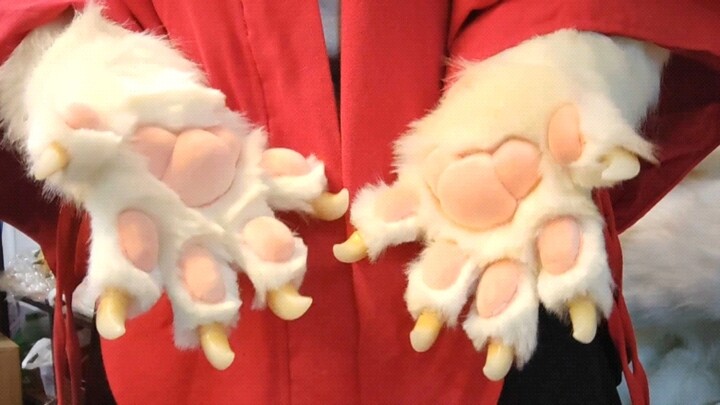 Claws that balance both fleshiness and bony structure