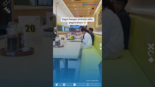 Attitude Tuai Pujian, Pelayan Restoran Ini Tunda Letakan Makanan di Meja saat Customer Sedang Berdoa