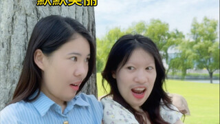 وجدت السبب وراء عدم محاولة أي شخص التحدث إلينا أنا وصديقتاي أثناء سيرنا في الطريق...