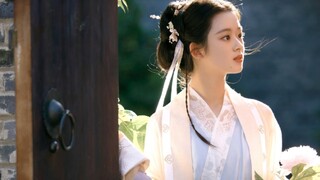 Oh shit, isn’t this the lively girl described by Li Qingzhao who “leaned against the door, looked ba