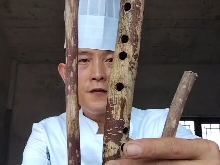 Chef Li's homemade musical instrument