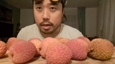 ** ASMR LYCHEE FRUIT ** - SENSITIVE SOUNDS OF PEELING + EATING