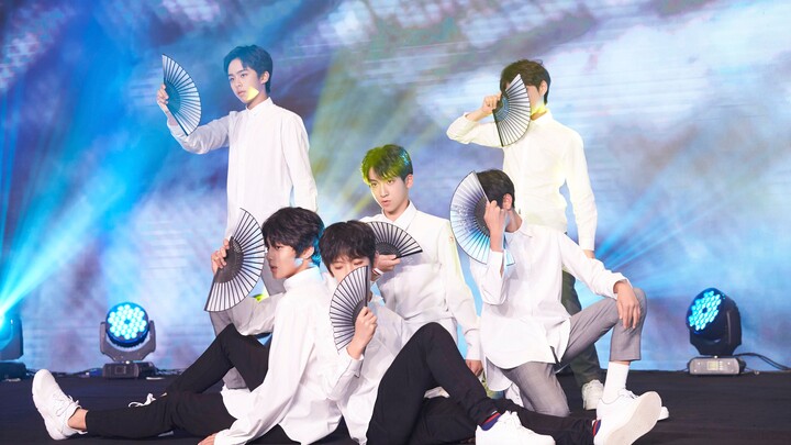 【กิจวัตรประจำวันของ YHBOYS】การแสดงในงานเลี้ยงประจำปีของ Yuehua Entertainment (190604)