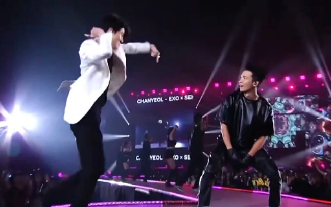 [SM] No one can stop the charm of touch dance - EXO and SUJU's collaboration stage