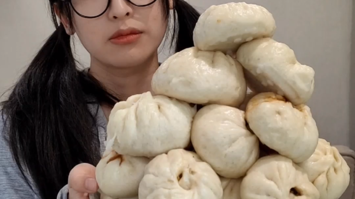 Cú này đúng là hết sức rồi, ngay cả “Nữ hoàng mì” như tôi cũng có lúc phải cúi đầu chịu thua [Tức đi