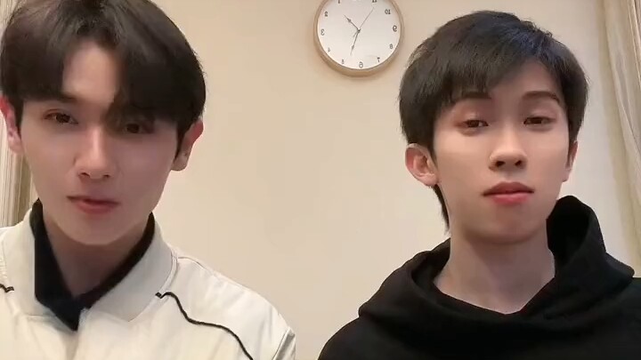 【INTO1】DY التي التقطتها أنا وإخوتي معًا في تلك السنوات/العالم غريب والجميع لطيفون