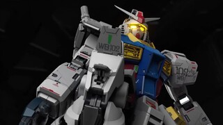 "Nói cho tôi biết, màn trình diễn của Gundam thế nào?"