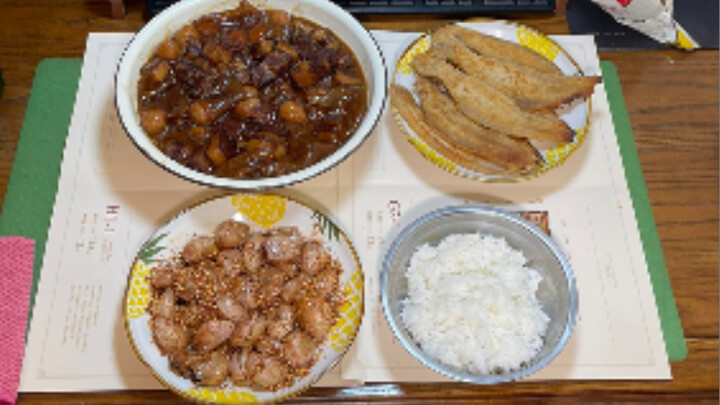 With fish, meat, and a little wine—love is just a屁 of life.