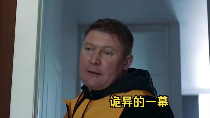 Pria itu membuka pintu kamar, namun tak disangka justru melihat adegan yang aneh!