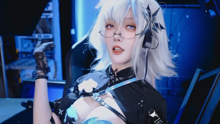 การจับคู่ระหว่างสาวน้อยแว่นตาผมขาวตาสองสีกับฮายาชิจะเป็นยังไงนะ?