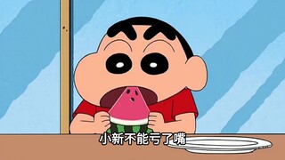 小新跟着爹妈去吃自助餐，不仅拿来了5人份的面条，还一口吃下三片烤牛肉