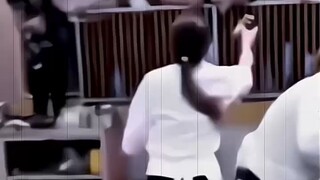 Ayah adalah sandaran kuat kita (Ayah adalah dukungan kuat kita)