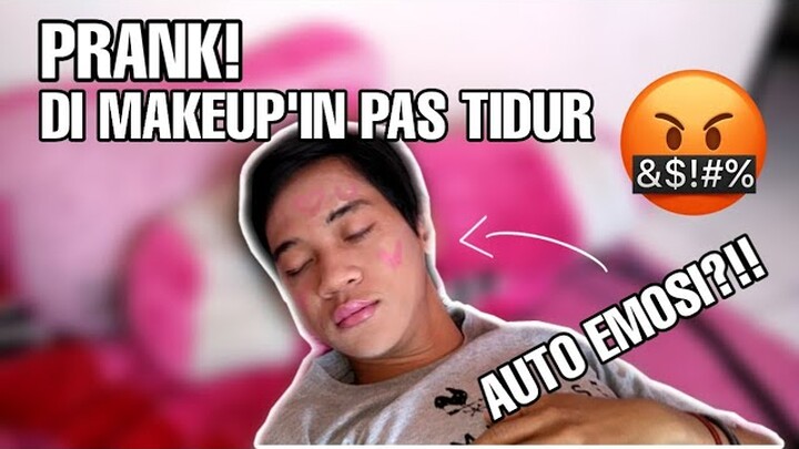 MAKE UP PRANK ON SLEEPING BOYFRIEND!!! 😝