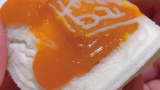热乎乎的中式糕团 现场制作 十几块一盒糯叽叽的方糕 一口爆浆 软糯香甜 嘎嘎匠心～