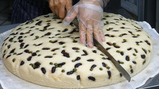 / korean traditional giant cake - korean street food