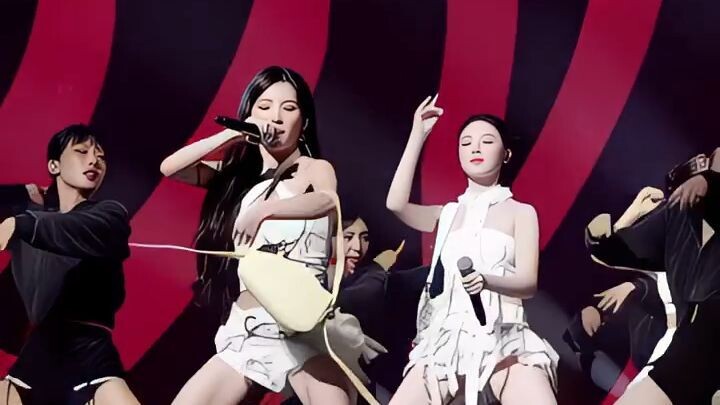 聚光灯亮起，她们就是无法忽视的舞台焦点 🔥✨