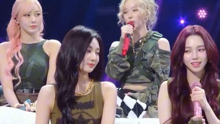 لا تظنوا أن الأخوات الآن لا يرفعن رؤوسهن — في ذلك الوقت، كنّ هنّ من أضافن هذه الجمل بأنفسهن!