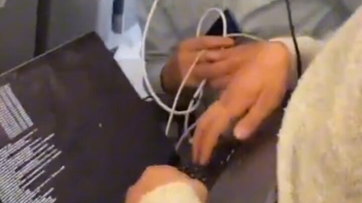 Video ini menjadi viral di luar negeri dengan 12 juta kali tayang; dua peretas yang membobol sistem 