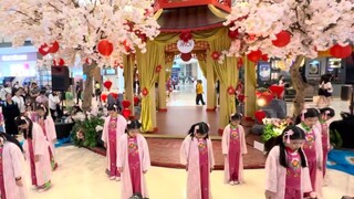 Children's dance performance of "Small Town Ballad" in an Indonesian shopping mall