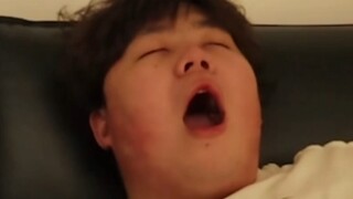 【شياو آو يريد النوم】 لكنه شياو آو اللطيف بالطبع!!