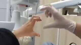الطبيب: اذهب لحجز موعد في قسم المخ بعد الانتهاء.