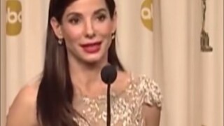 Sandra Bullock đã giành giải Mâm xôi vàng một ngày trước khi cô giành giải Oscar cho Nữ diễn viên ch