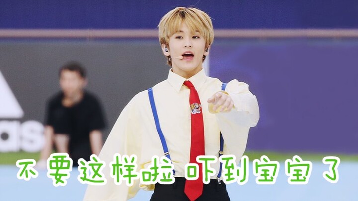 【NCT Lee Mark】عندما كان مارك يوقع على التوقيعات واعتقد أن المعجبين قد قفزوا فوقه، كان لطيفًا جدًا T_