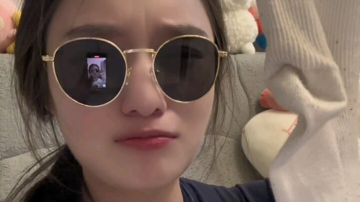 Girls’ feet all smell milky!