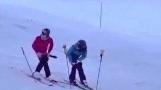 Đại tiện ở sân trượt tuyết, thật là thiếu đạo đức!