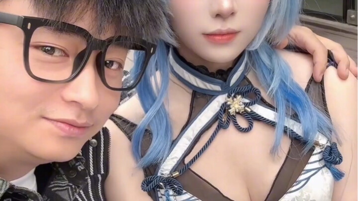 Lại là một ngày của mối tình đầu.