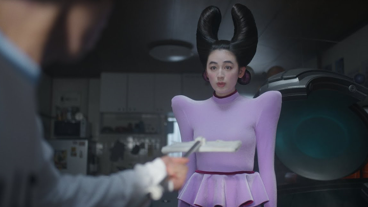 Japanese Silly Ad: An Alien Girl Suddenly Breaks Into the House!