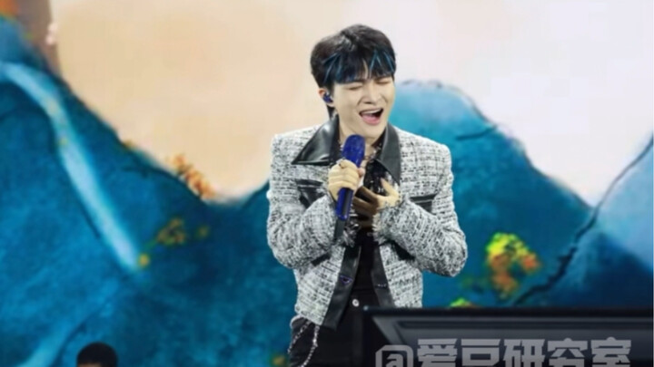 When Zhou Shen’s “Ru Meng” faded out, it had such a no-survivor, tragic ending vibe.