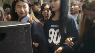 Adat pernikahan Yunnan: menyanyi dan menari
