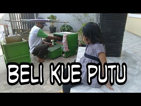 Beli Kue Putu Jajanan Jaman dulu - Mukbang Kue Putu