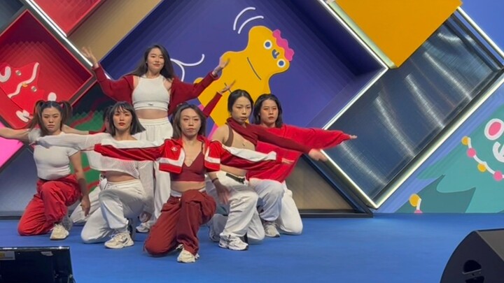 Hong Kong Comic Con 7-orang Kpop medley