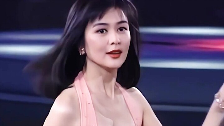 Ngay khi cô ấy xuất hiện, mắt chẳng thể rời đi nổi, đúng là giống hệt một nàng công chúa!