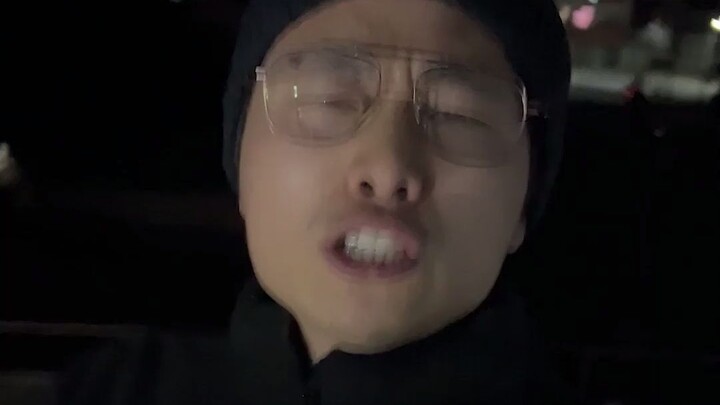 Benar-benar keji! Baru ketahuan setelah pintu dibobol paksa: Pria bawa putrinya “ke toilet” selama s