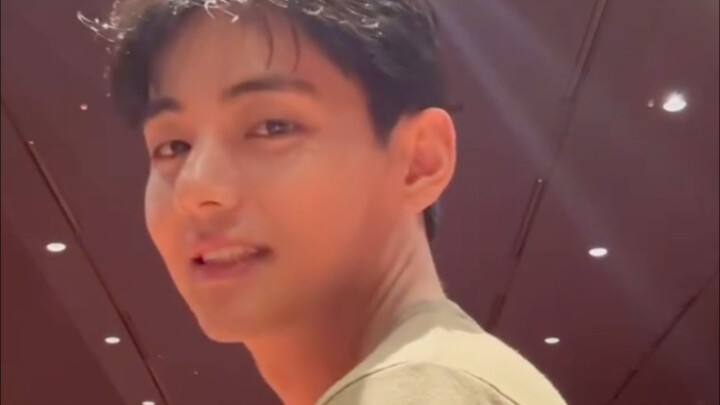 [Kim Taehyung] Kim Taehyung is here to dance!