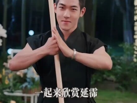 Shi Yanpei memperlihatkan kungfu di acara “Senang Berkenalan dengan Anda”, tingkat kemampuan bela di