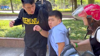 假如你被车撞飞，爬起来说什么最霸气？