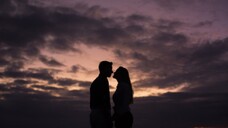 Dia_paman_tunanganku._Malam_saat_aku_dikhianati,_dia_menciumku_dan_berkata,_“Menikahlah_denganku!”(4