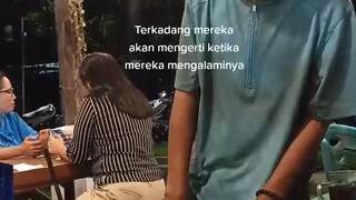 Terkadang harus sama" merasakan, Barulah sama" saling mengerti.