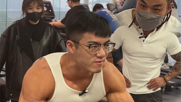 "Pretend to be a middle school student to challenge the club"