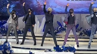 16 người đã dành 7 ngày để tạo ra sân khấu F5 ngoài không gian sâu thẳm được 5 triệu người chiêm ngư