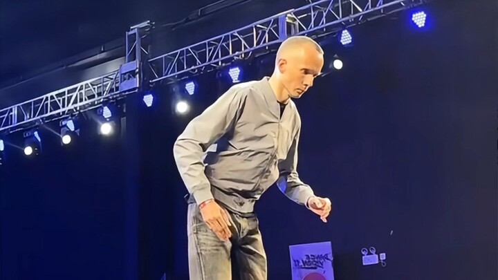 Seluruh penonton berteriak histeris! Bahkan tak berkedip sekalipun—setelah menonton, baru paham meng