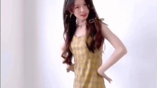 [Ju Jingyi] Cinta sedang dalam krisis. Aku punya cinta manis yang ingin aku bicarakan padamu.