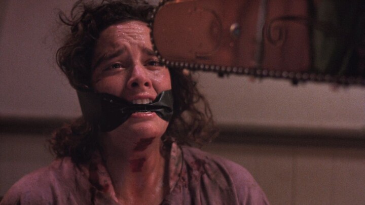 Dalam film horor "The Texas Chainsaw Massacre 3", para pria dan wanita muda secara keliru memasuki w