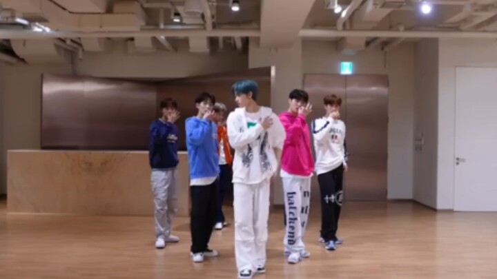 เวอร์ชั่นนี้แสดงให้เห็นความสูงของนายแบบทั้ง 8 คนได้ชัดเจนยิ่งขึ้น! ห้องฝึกซ้อม LUN8 "Wild Heart"