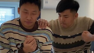 果然和朋友打牌还是有惩罚才有意思，但这一下真的猝不及防！